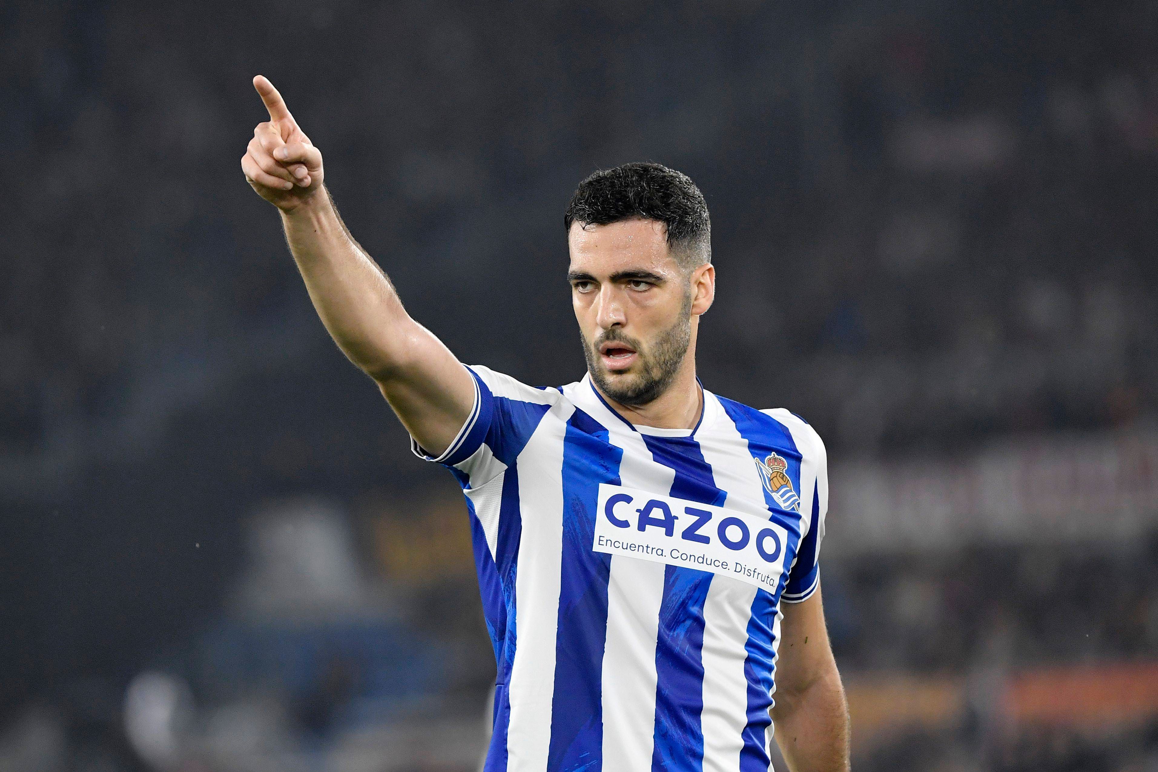  Mikel Merino, en el Roma - Real Sociedad.