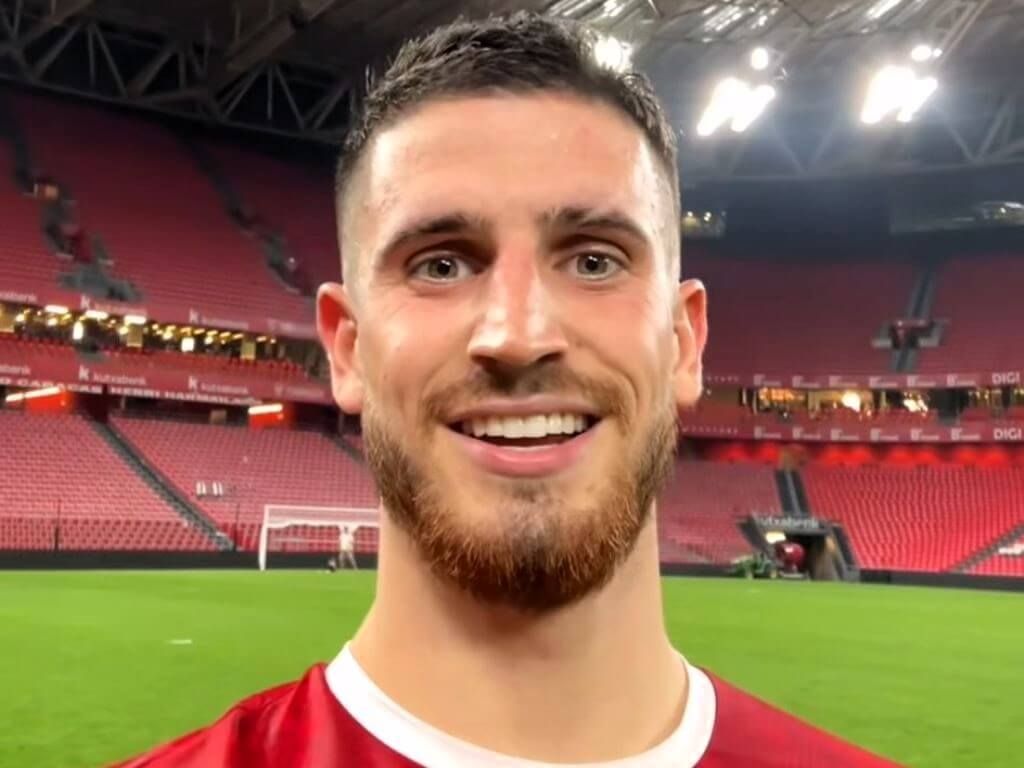  Oihan Sancet festeja el triunfo con un gol suyo ante el Rayo Vallecano en San Mamés.