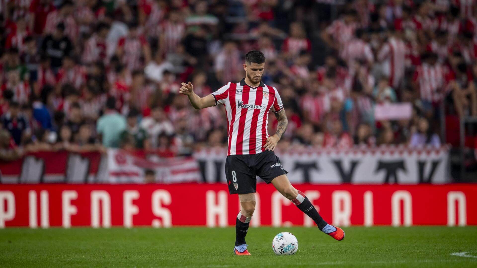  Oihan Sancet en acción ante el Rayo Vallecano en San Mamés.
