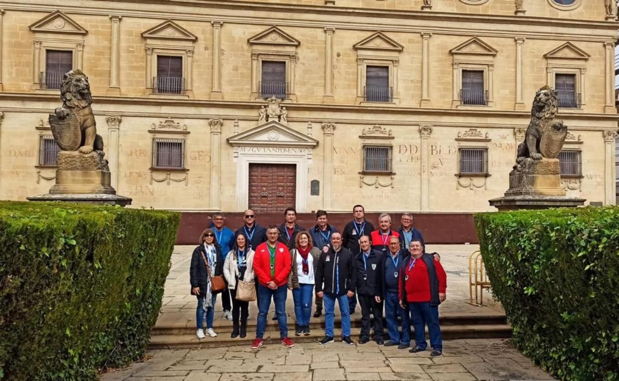  Participantes del XIII Congreso de la Agrupación Sur de Peñas del Athletic Club que tuvo lugar en Úbeda, Jaén.