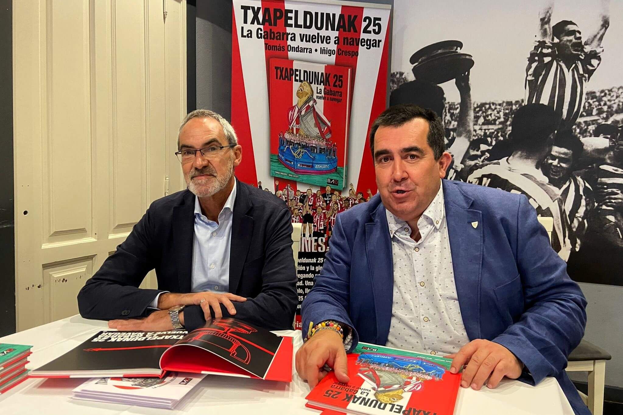 Tomás Ondarra e Iñigo Crespo presentan en Bilbao el libro 'Txapeldunak 25', sobre las copas del Athletic Club.