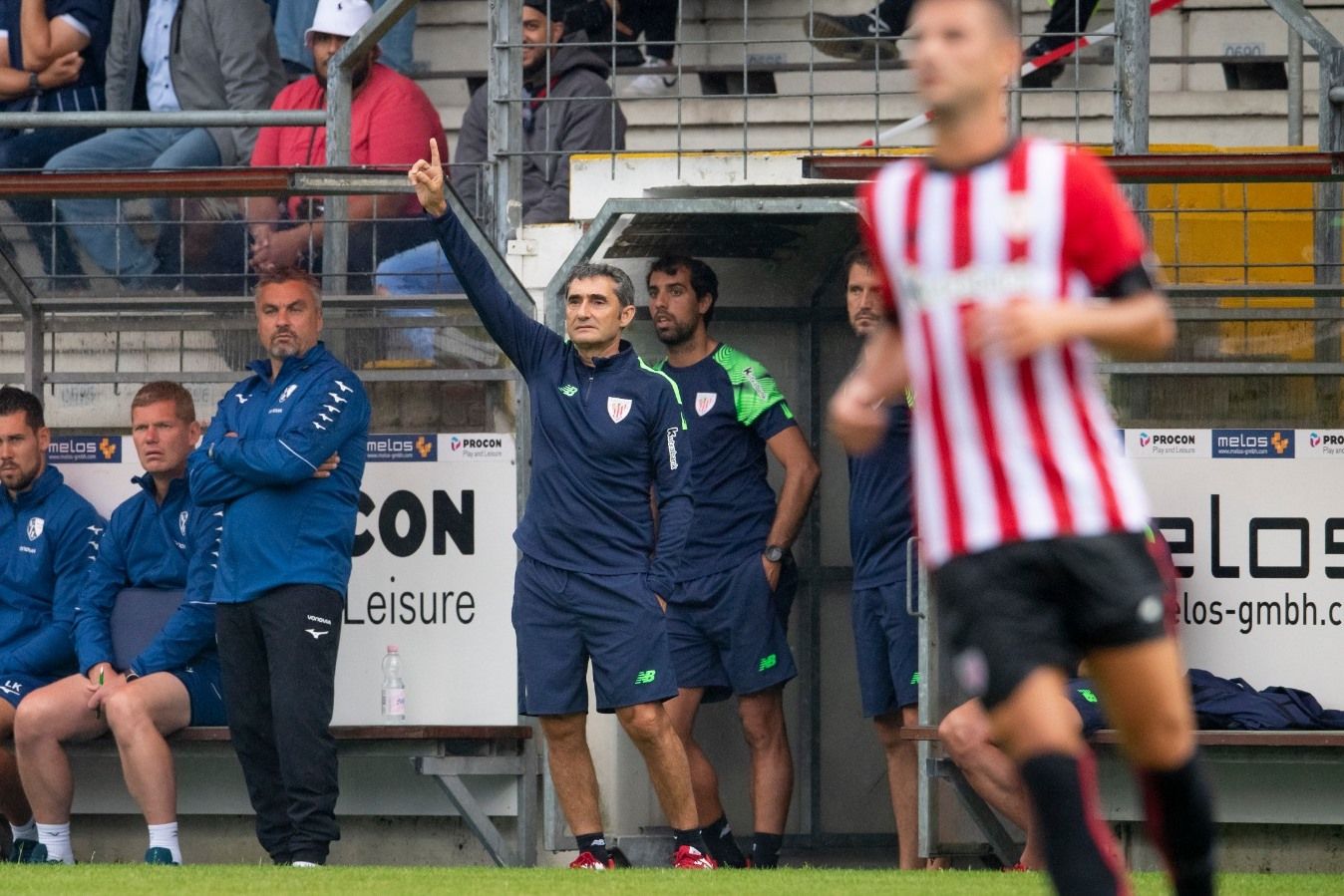  El técnico Ernesto Valverde dirige un partido de pretemporada en Alemania.