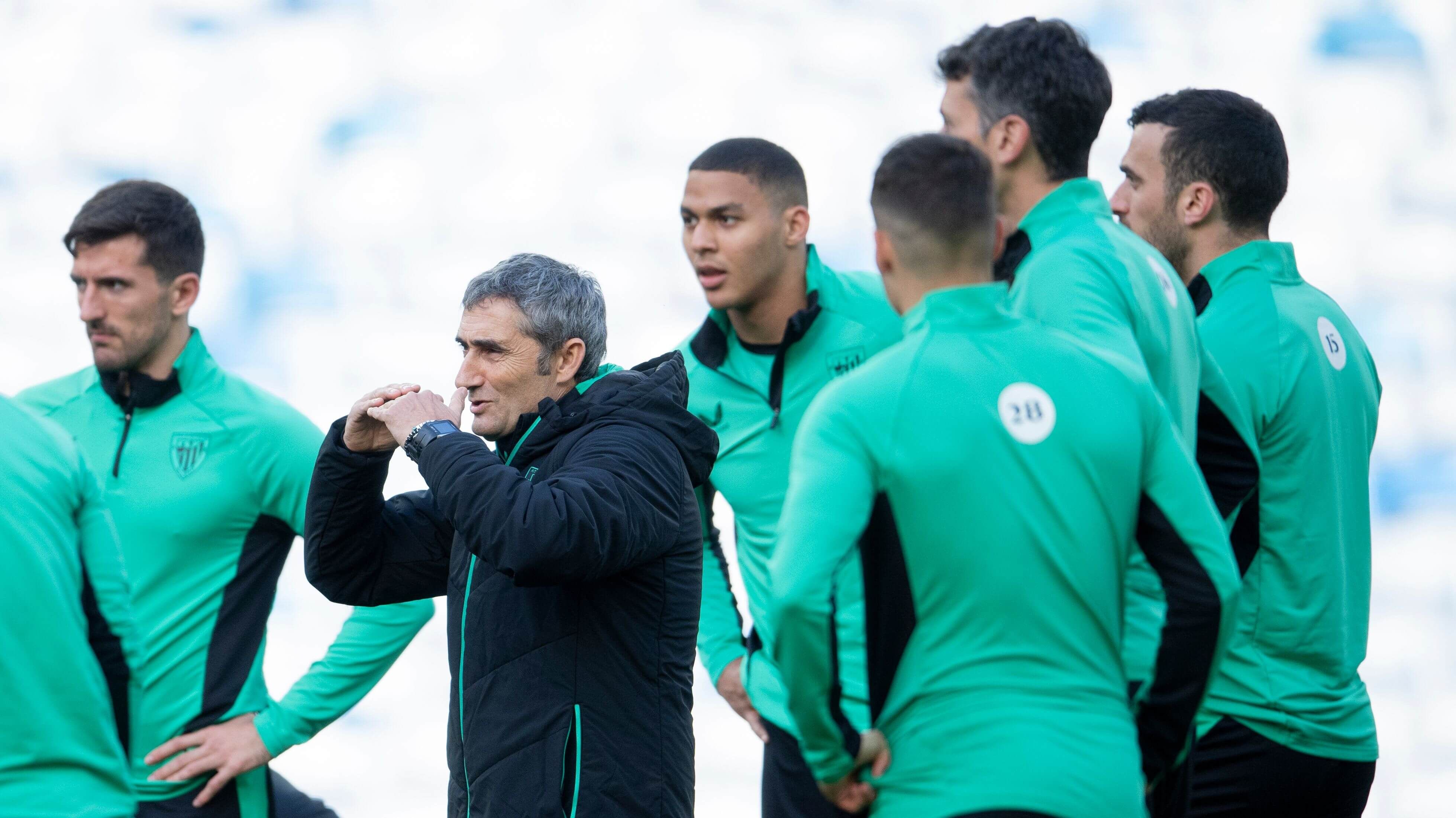  Las órdenes de Ernesto Valverde en Ibrox, el campo del Rangers FC.