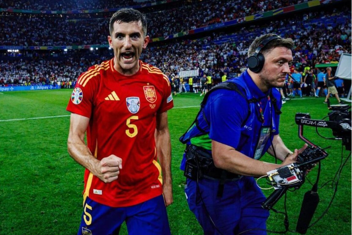  El central del Athletic Club Dani Vivian, eufórico en la Eurocopa de Alemania.