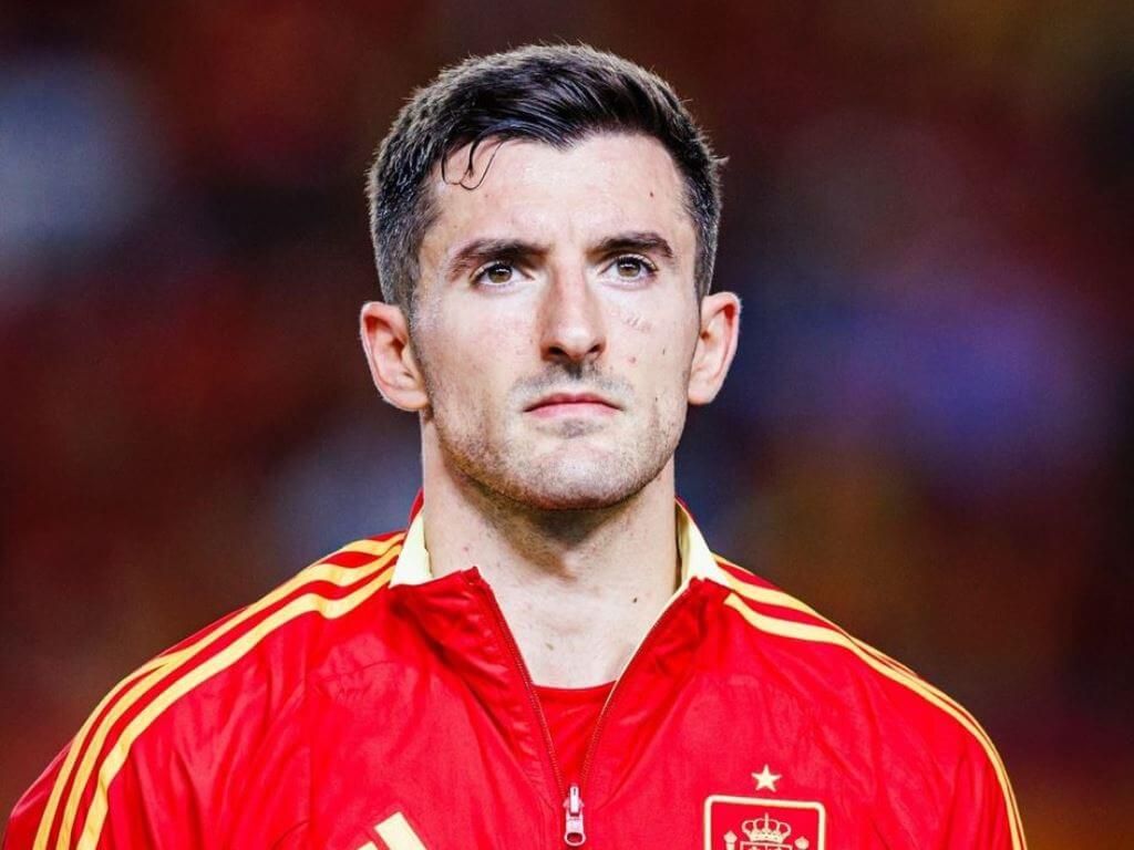  El central del Athletic Club Dani Vivian con la Selección Española.