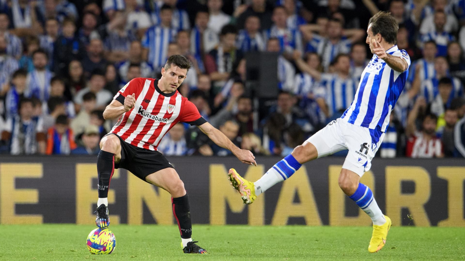 Daniel Vivian, en el derbi ante la Real Sociedad de la primera vuelta jugado en Anoeta.
