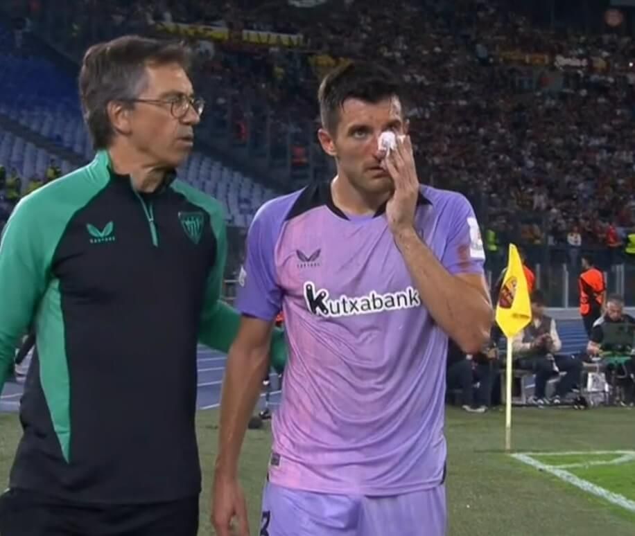  Dani Vivian se retira sangrando del Olímpico de Roma.