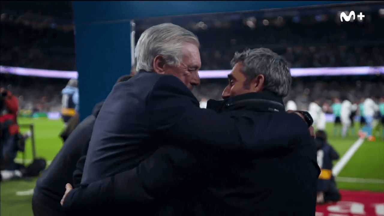 Ancelotti hablando con Ernesto Valverde (Movistar +)