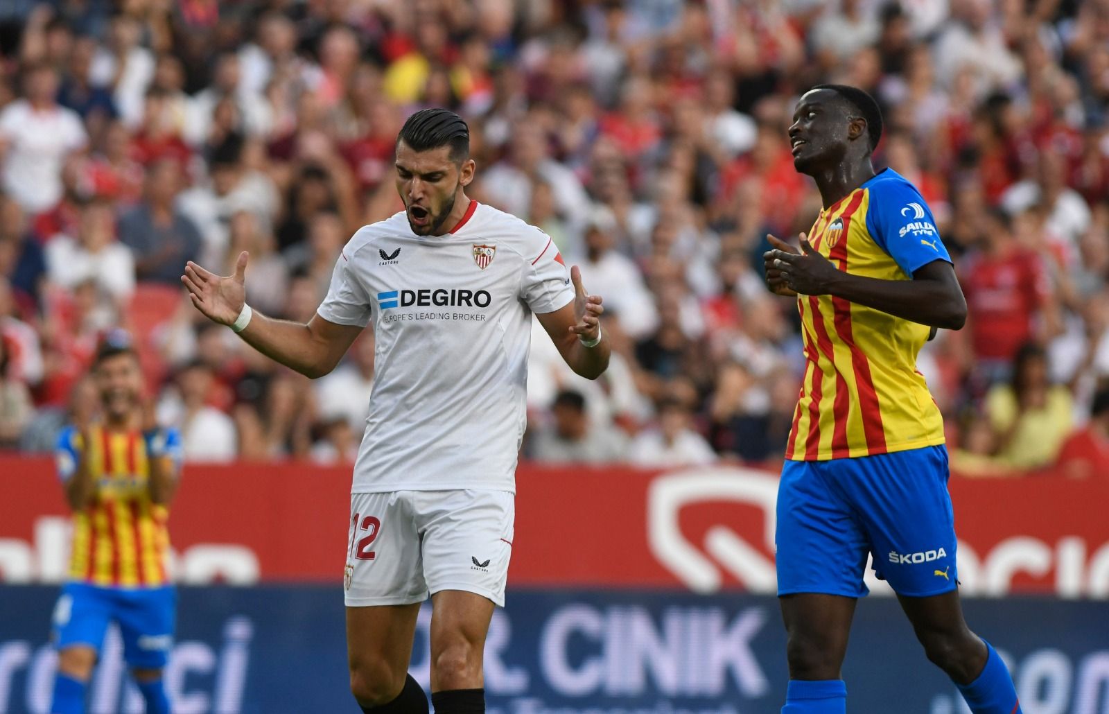  Rafa Mir, ante el Valencia.