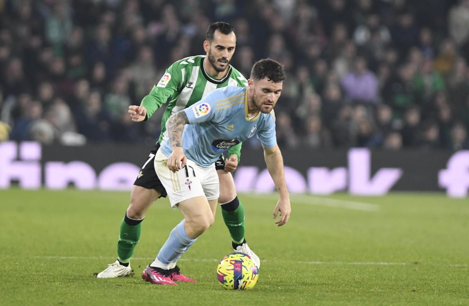 Galán ante el Betis.