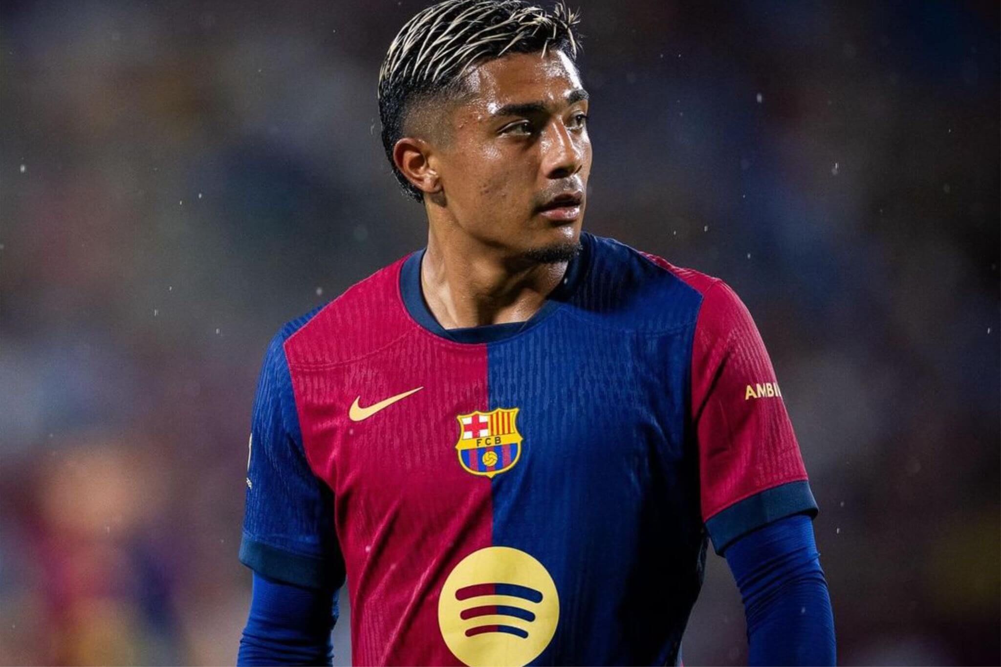 Julián Araujo, en un partido con el Barça.