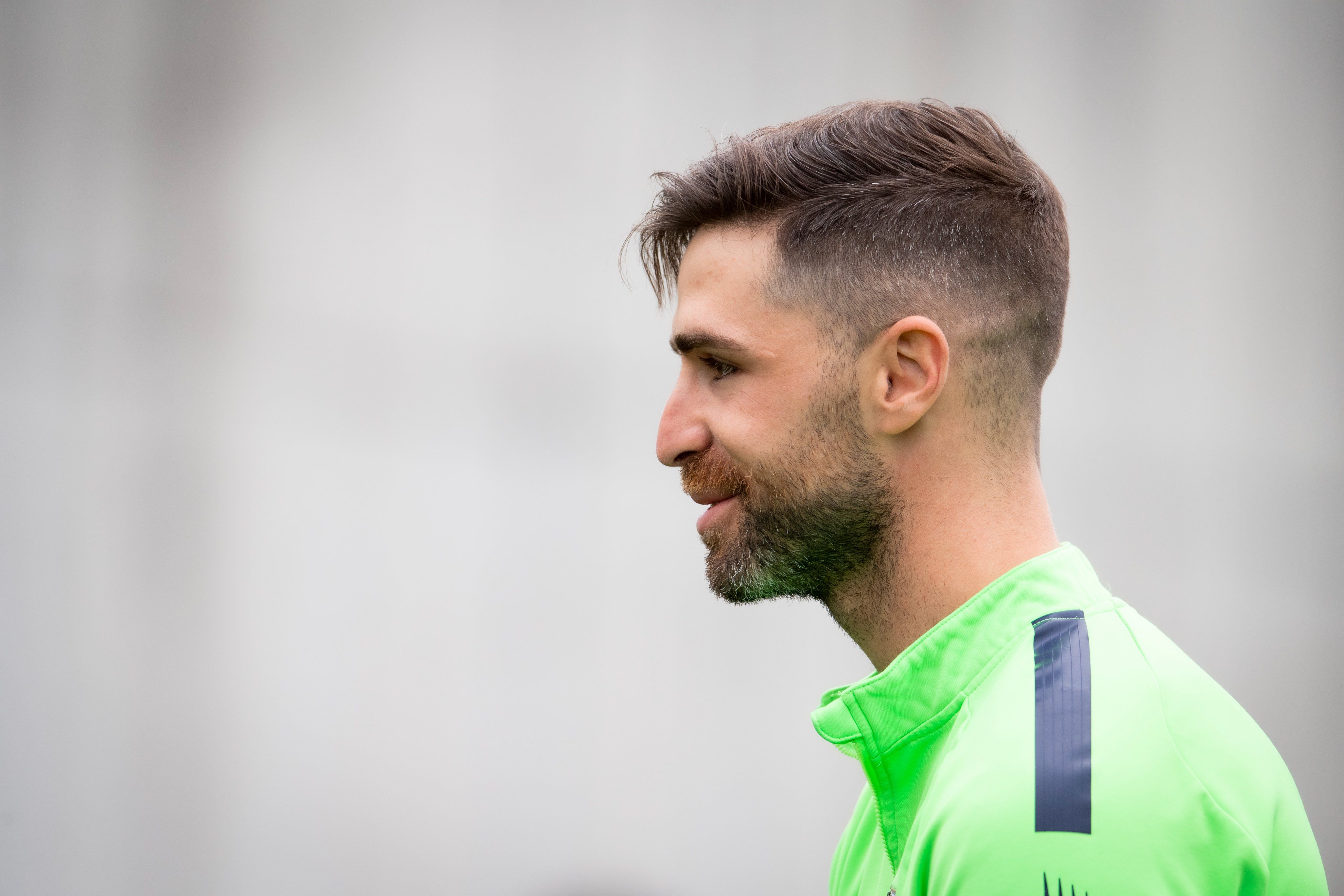 El central Yeray Álvarez entrenando en Lezama.