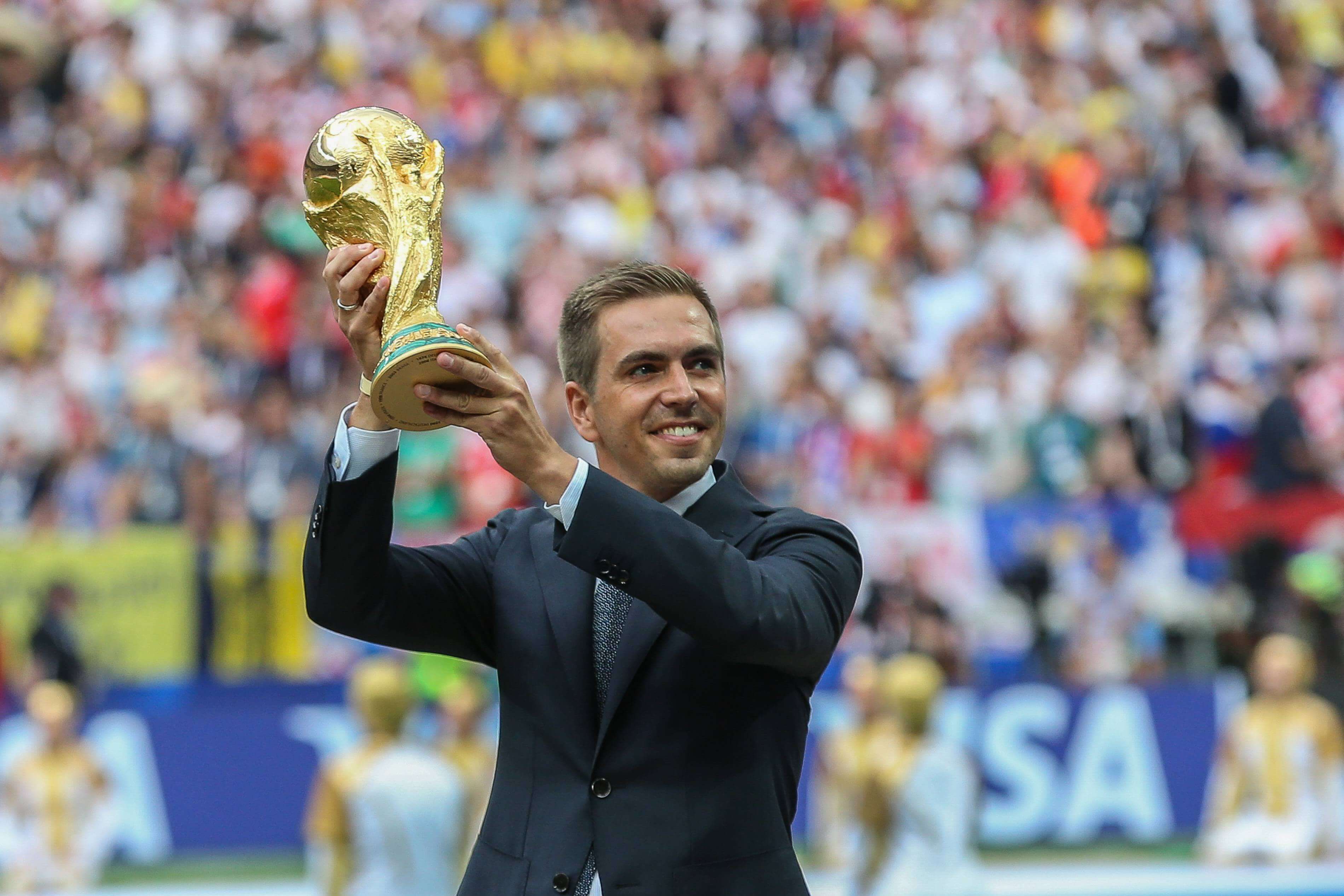  Philipp Lahm con el trofeo de la Copa del Mundo (Cordon Press)