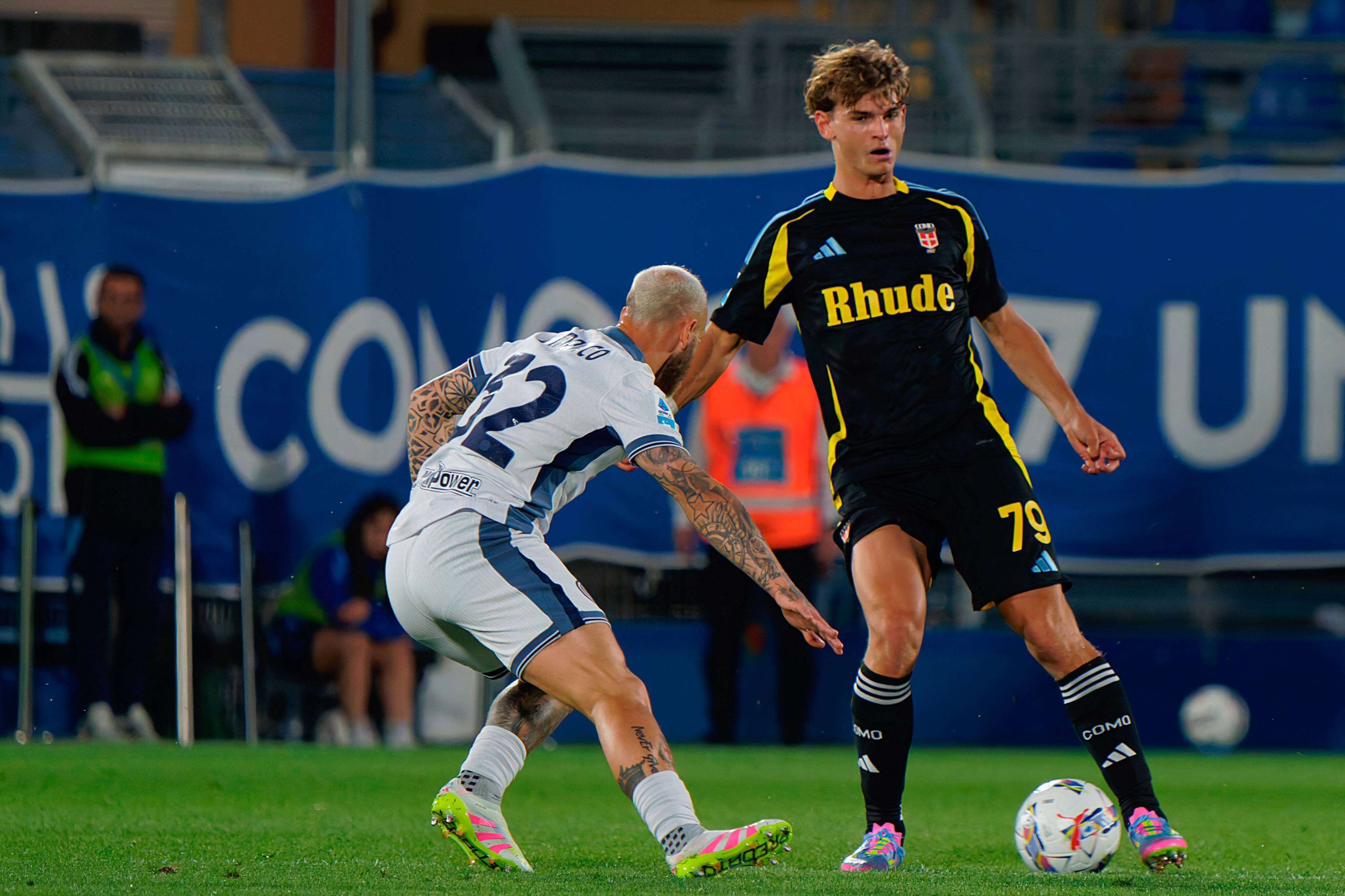  Nico Paz, en un partido con el Como 1907 (Cordon Press)
