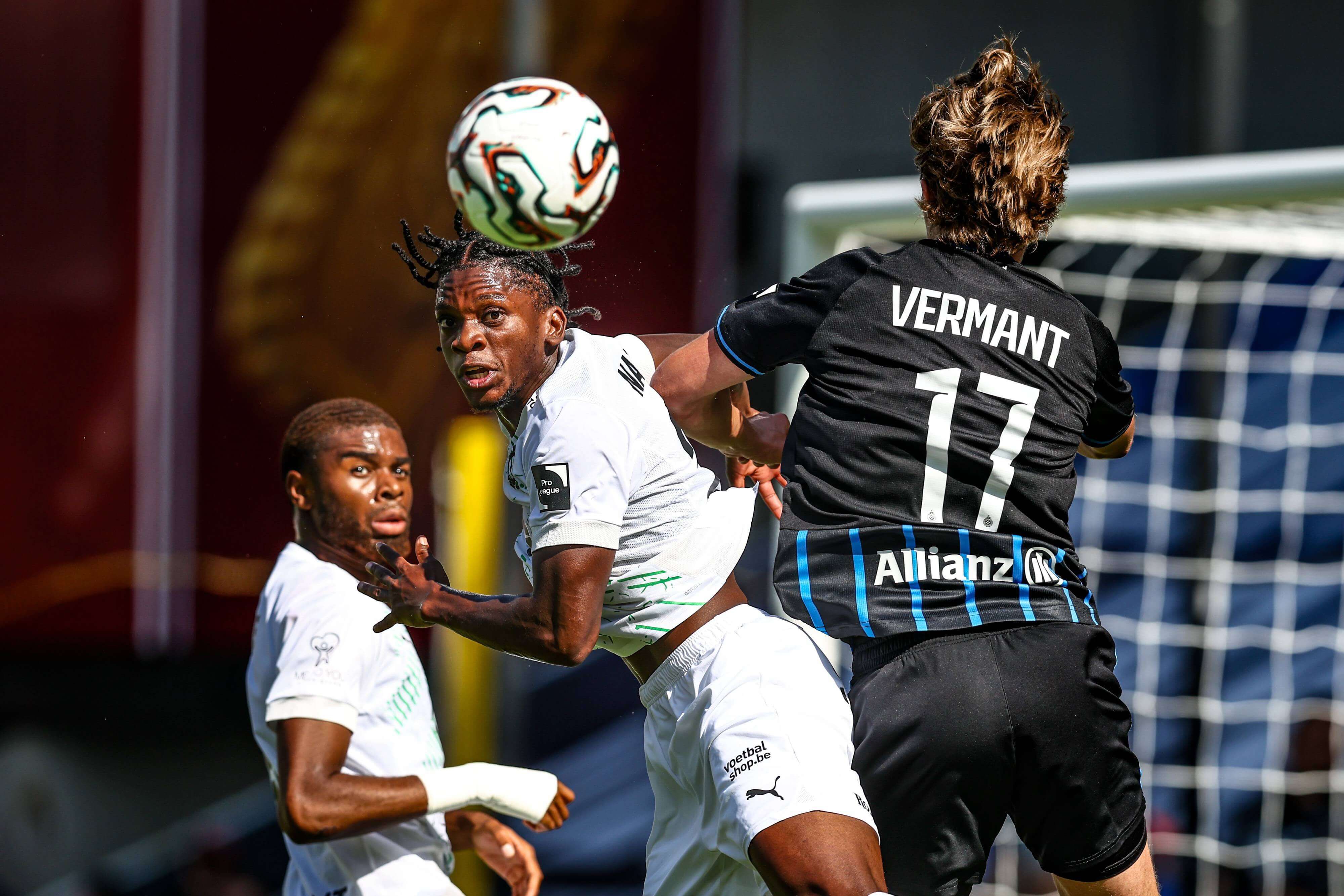  Flavio Nazinho, con el Círculo de Brujas.