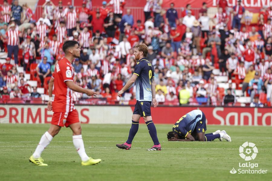 Momo Mbaye, llorando en el césped del Power Horse Stadium.