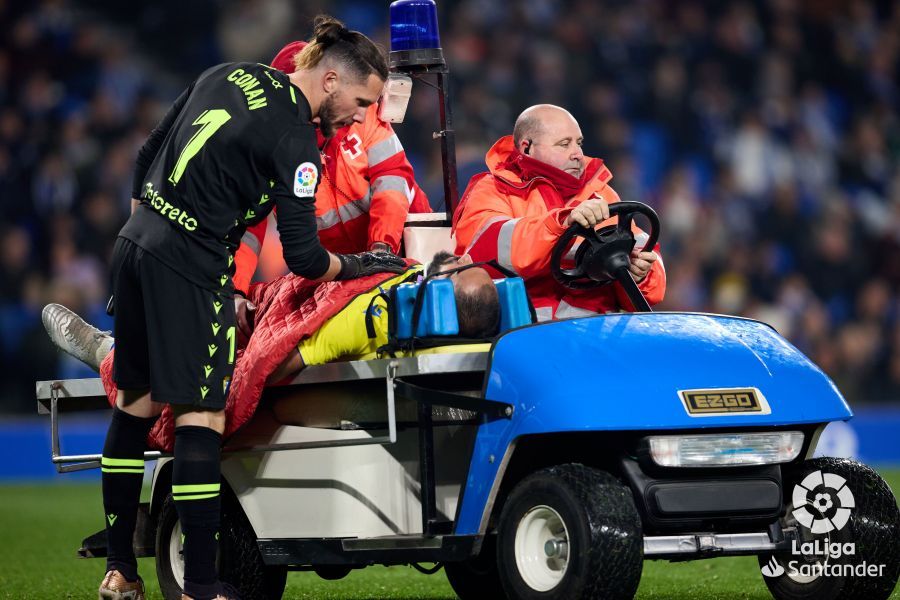  Conan Ledesma se preocupa por Fali, que se retira en camilla en el Real Sociedad - Cádiz (Foto: La
