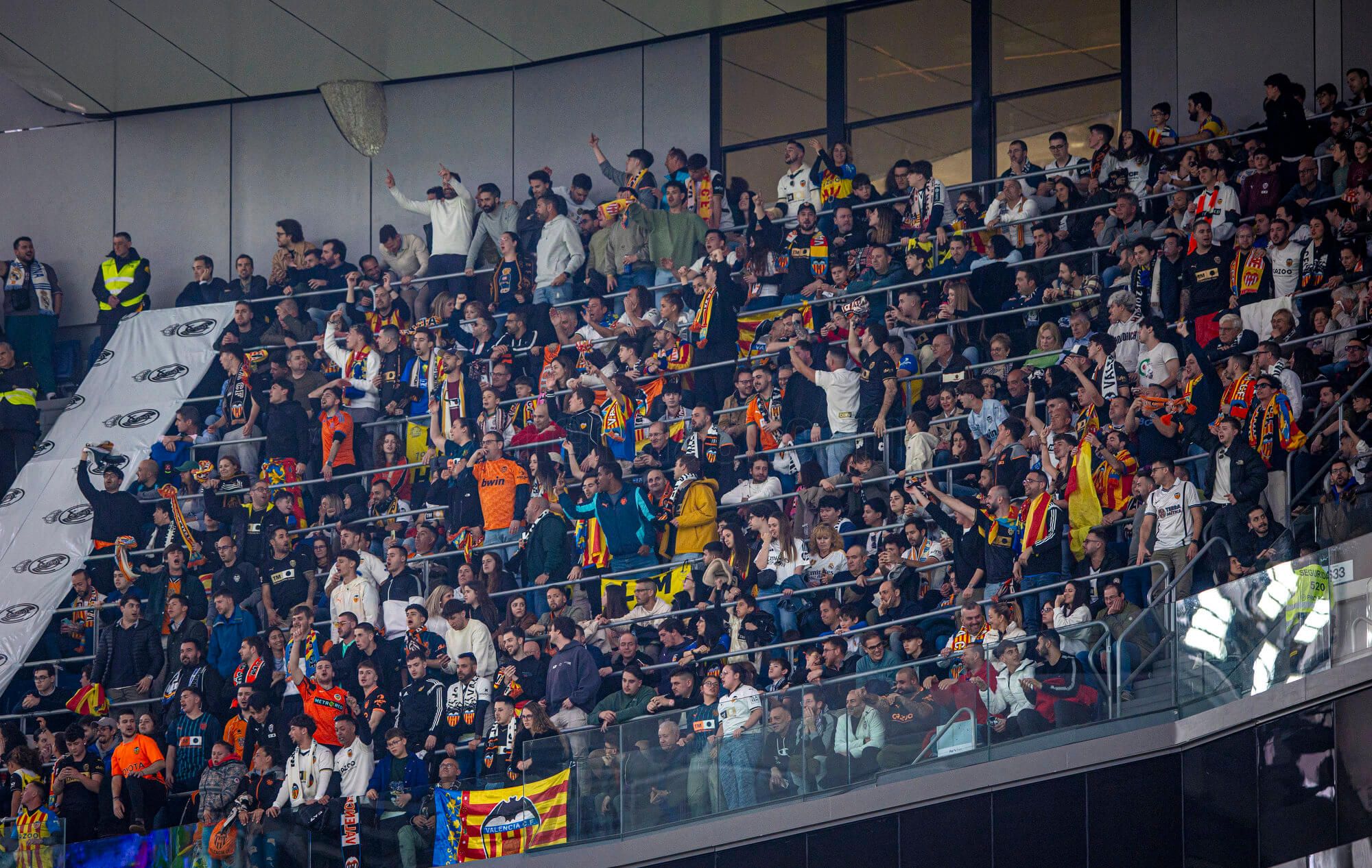 Afición del Valencia CF fuera de Mestalla