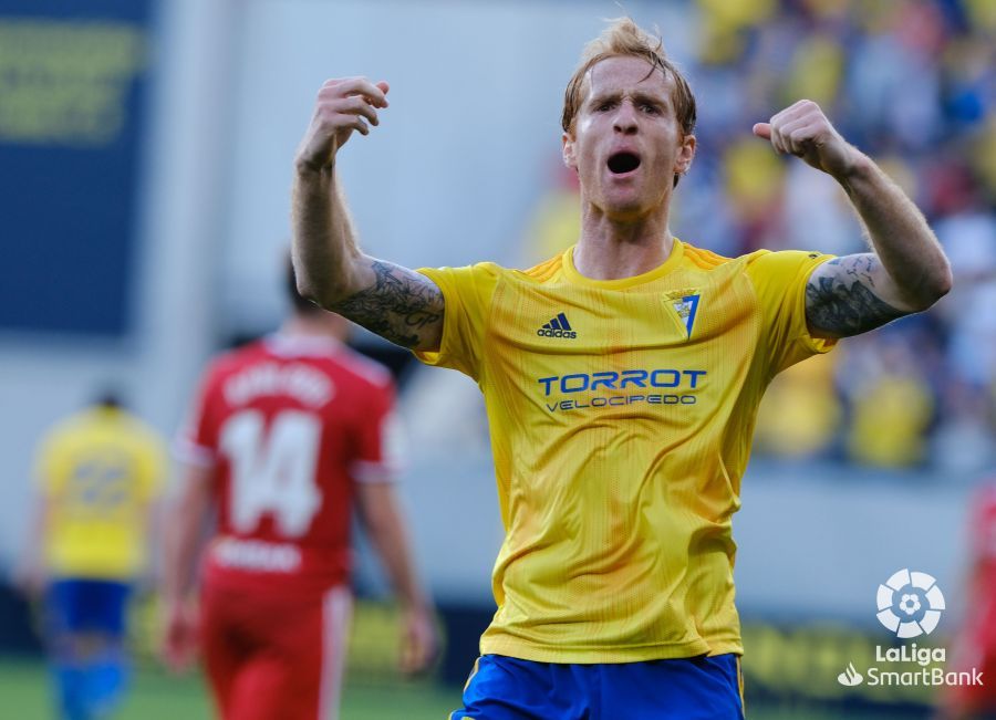  Álex Fernández celebra su gol al Zaragoza.