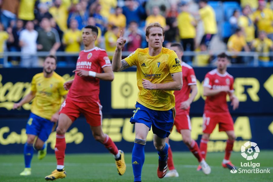  Álex Fernández celebra su gol en el partido del Cádiz ante el Zaragoza.