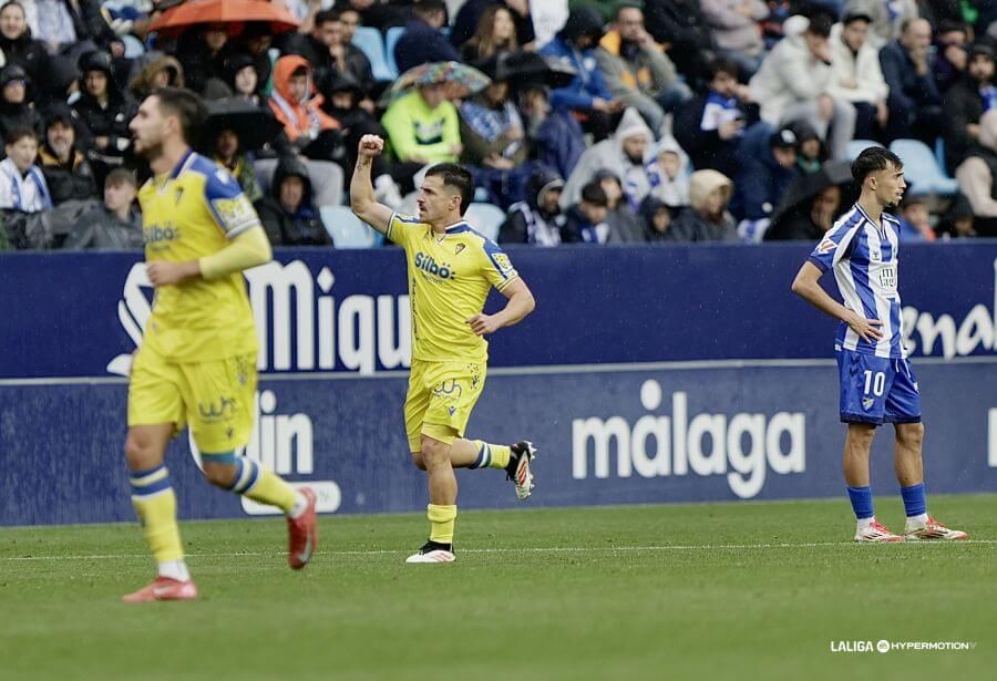  José Matos celebra su gol en La Rosaleda.