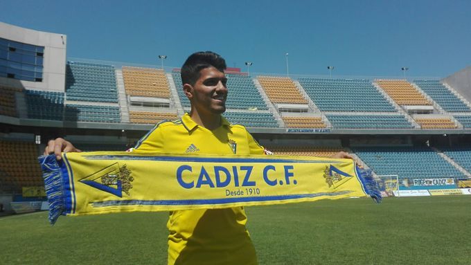  Gastón del Castillo, hermano del 'Kun' Agüero, en su presentación como jugador del Cádiz.