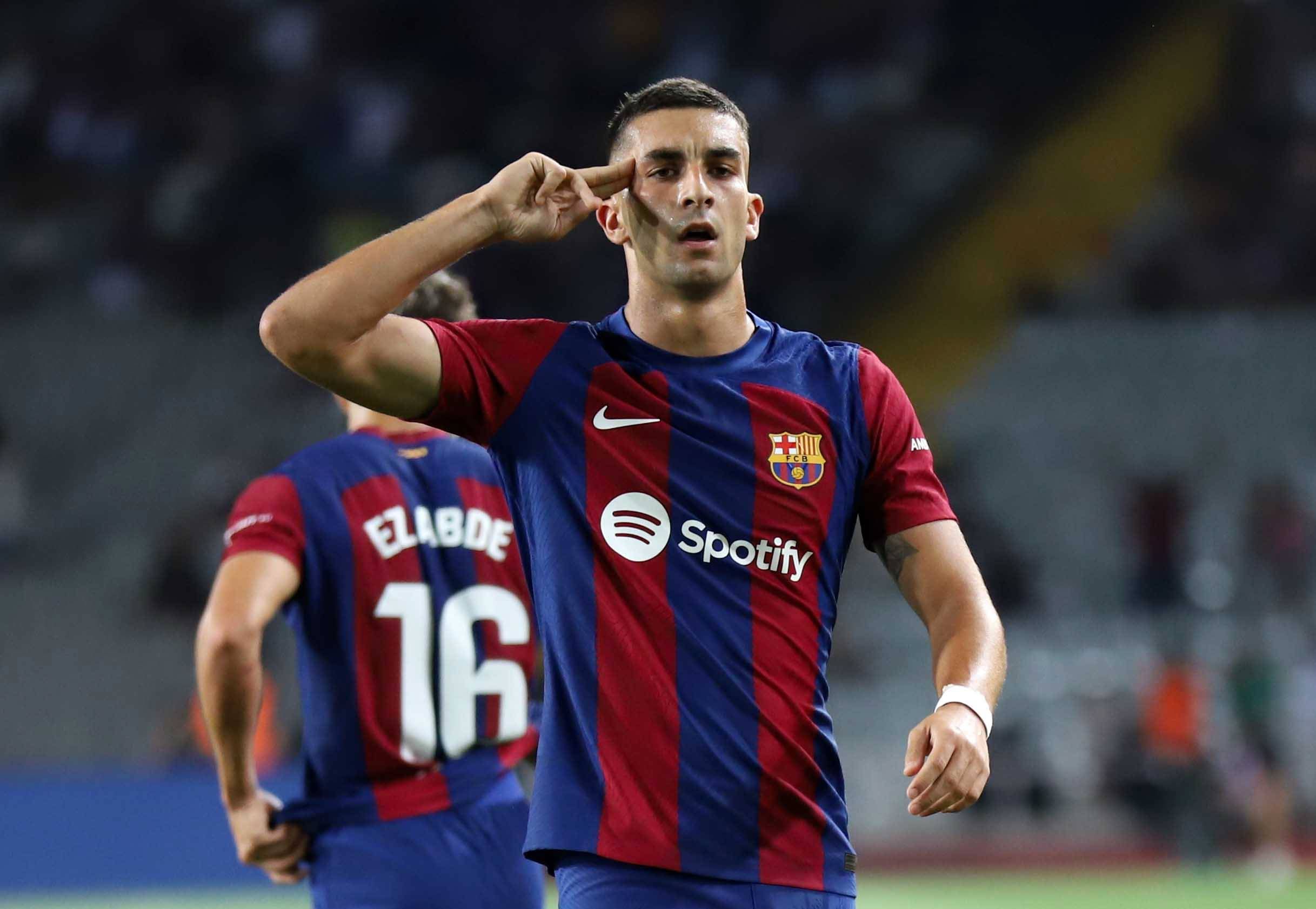  Ferran Torres celebra su gol en el Barcelona-Cádiz.