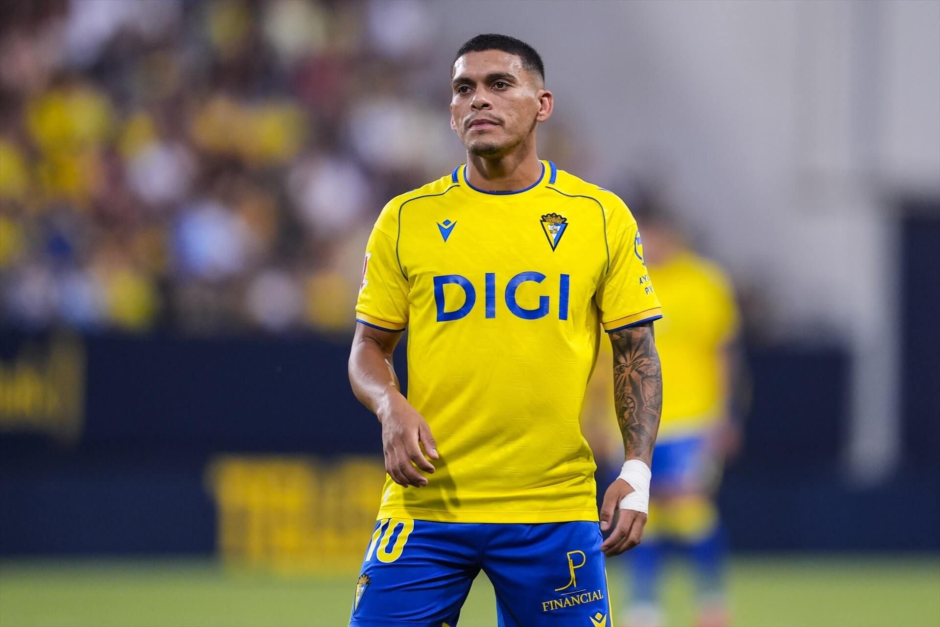  Brian Ocampo, durante un partido del Cádiz.