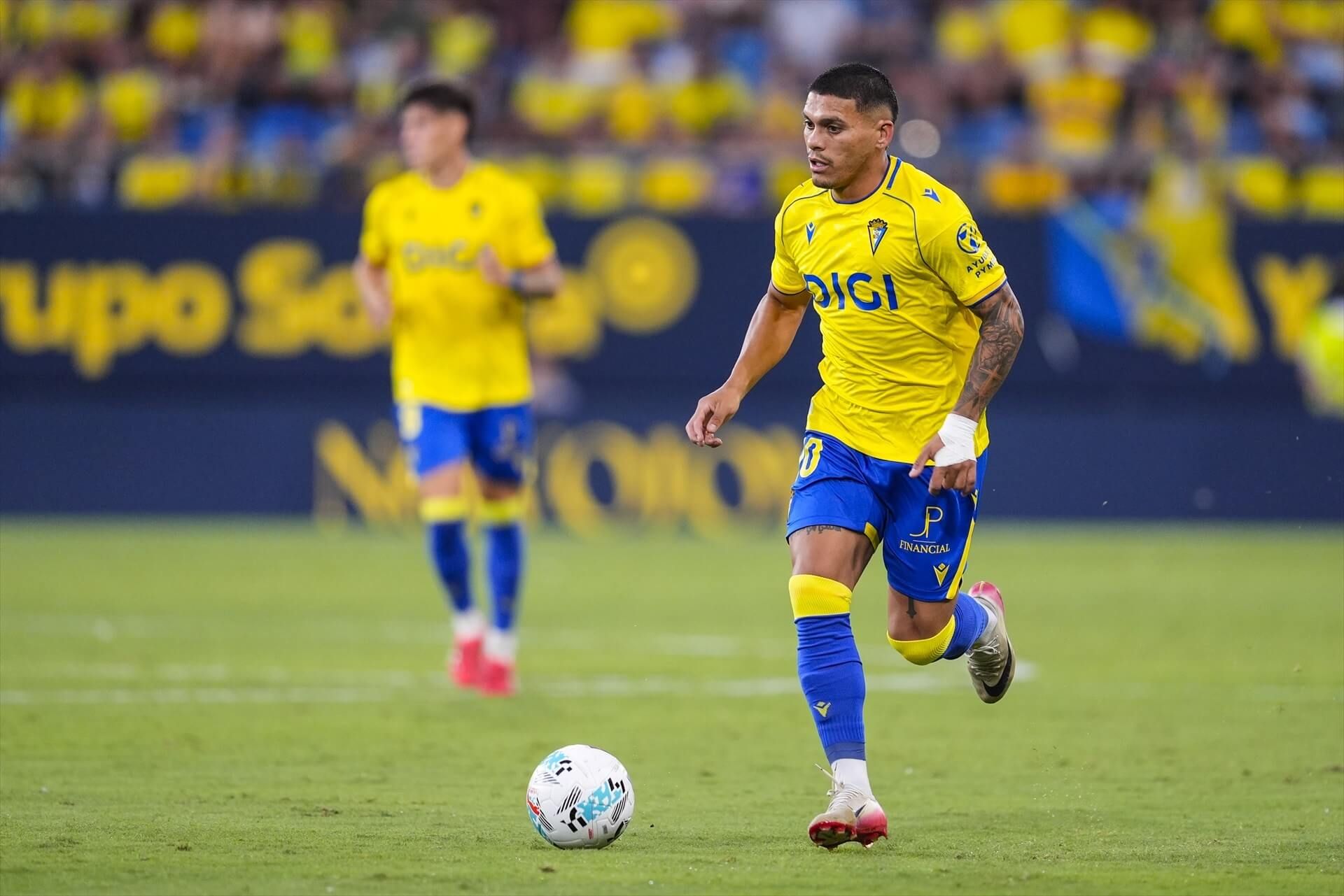 Brian Ocampo, durante un partido del Cádiz.