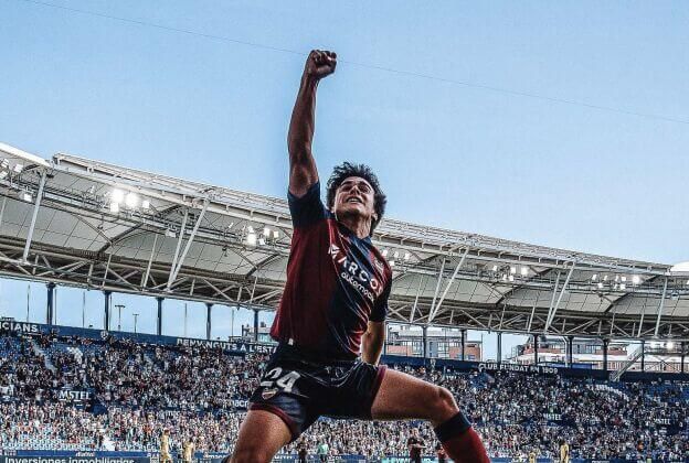 Carlos Álvarez celebra un gol con el Levante la pasada temporada.