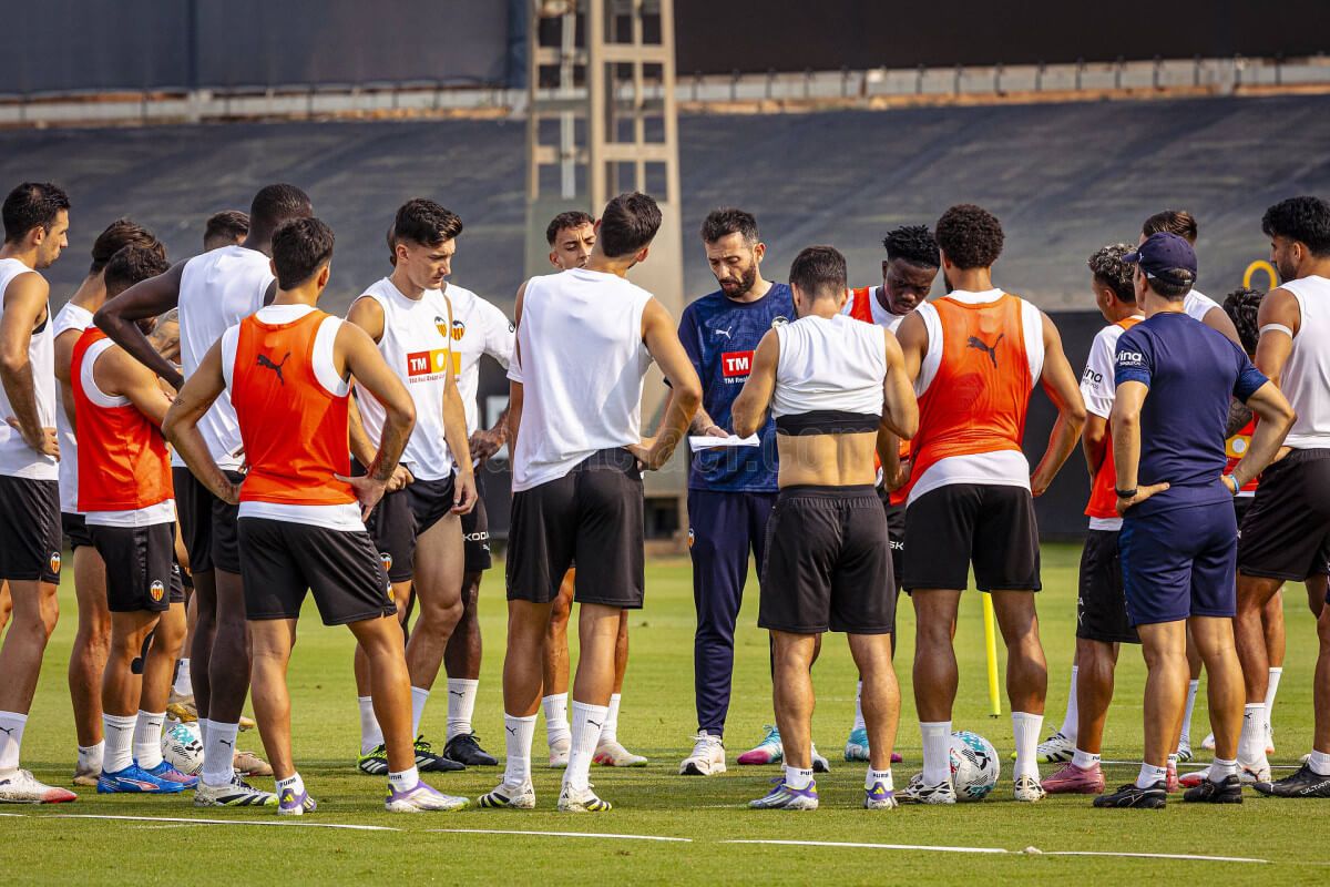  Carlos Corberán medita varios cambios en su once titular ante Osasuna