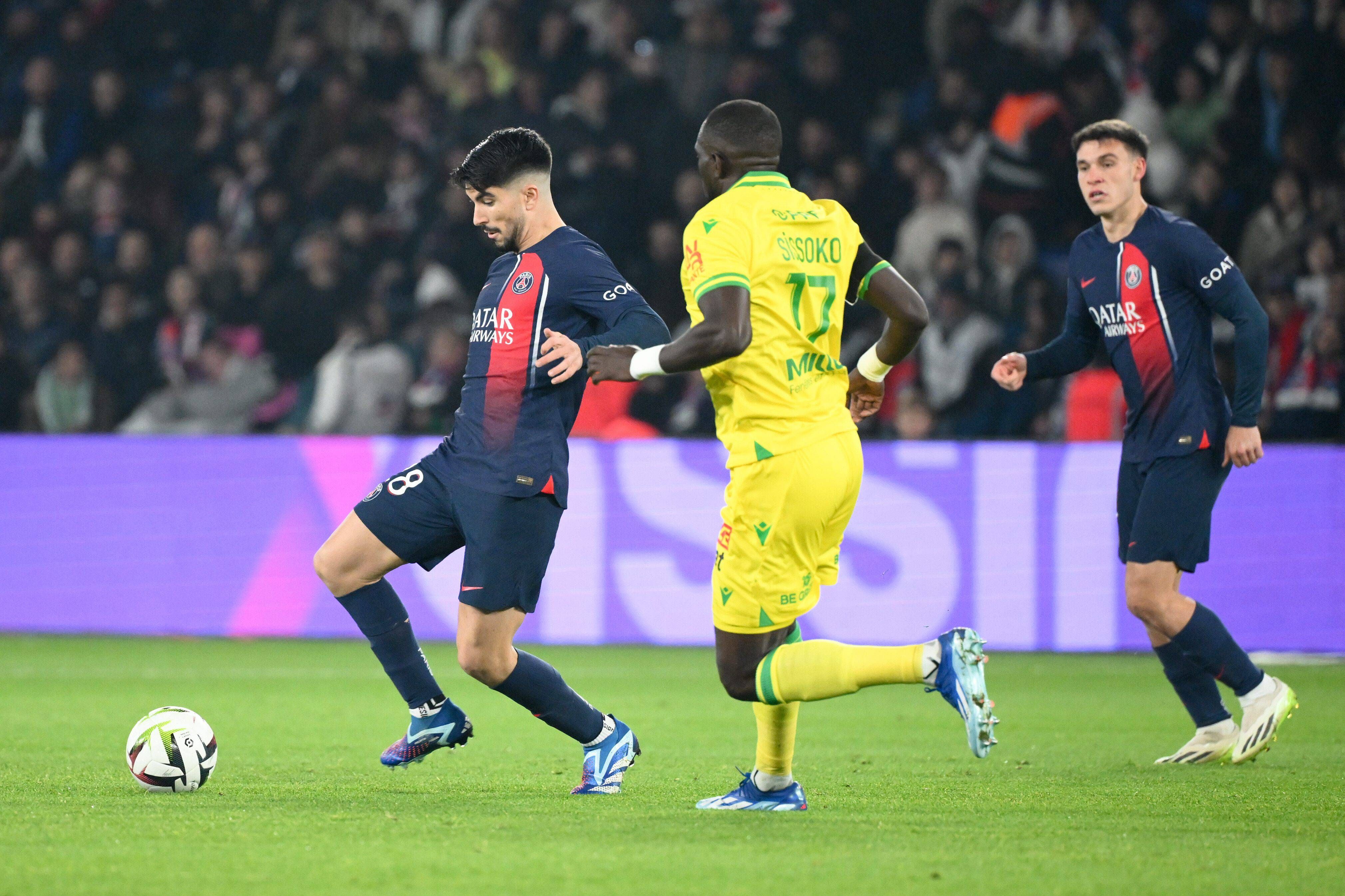 Carlos Soler, durante el PSG-Nantes. (Foto: Cordon Press).