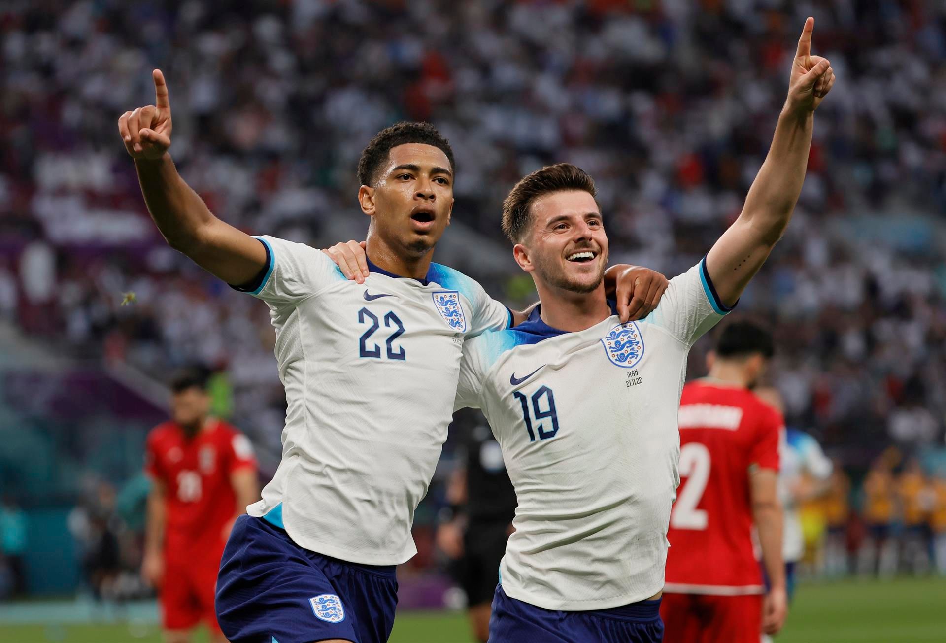  Bellingham celebra su gol con Mount en el Inglaterra-Irán (FOTO: EFE).