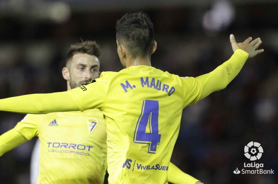  Marcos Mauro celebra su gol en el Tenerife-Cádiz.