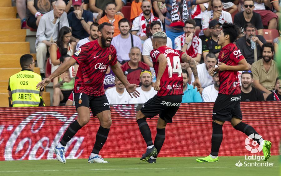  Muriqi celebra su gol con el Mallorca.