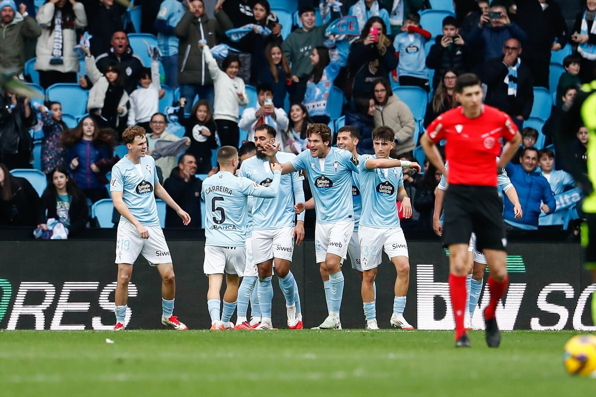  Los jugadores del Celta celebran uno de los goles en la remontada al Betis.