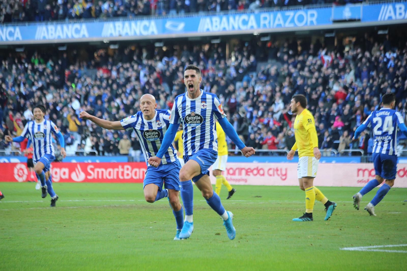 Celebración del gol de Sabin Merino ante el Cádiz.