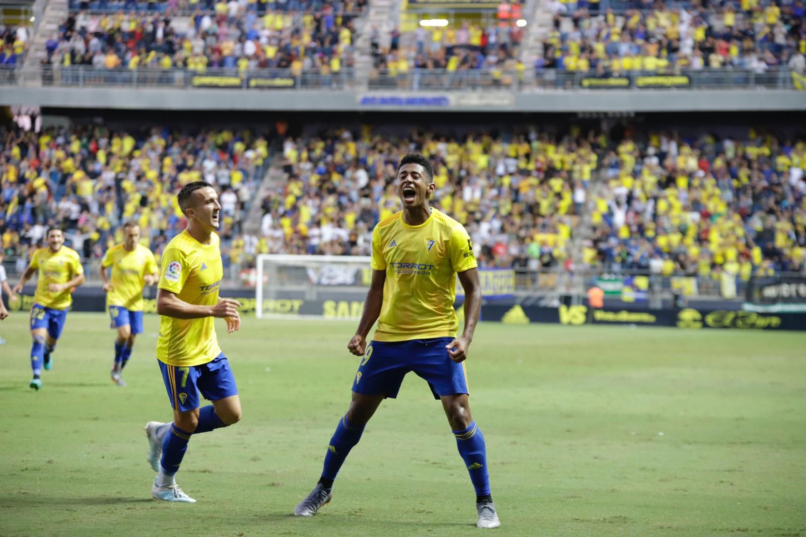  'Choco' Lozano grita de rabia tras marcar ante la SD Huesca.