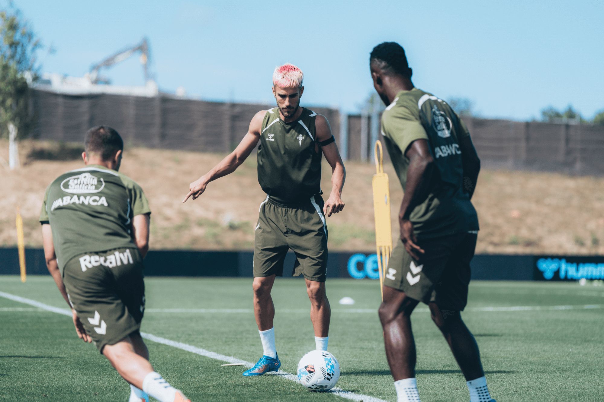  Óscar Mingueza y Joseph Aidoo en Afouteza.