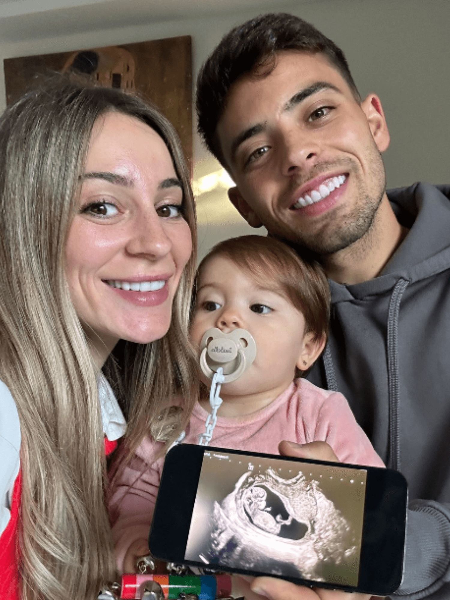  Fran Beltrán con su mujer Estefanía Molina y su hija Isabella.