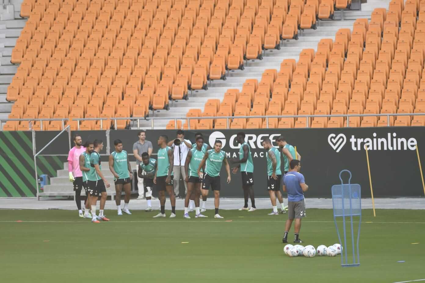 El Betis entrena en La Cartuja.