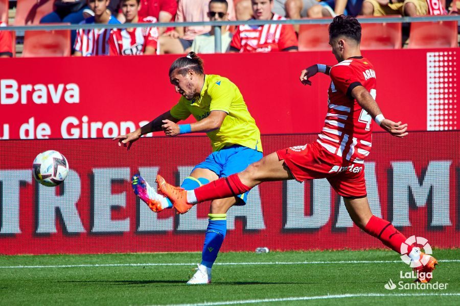  Espino ante el Girona en Montilivi.