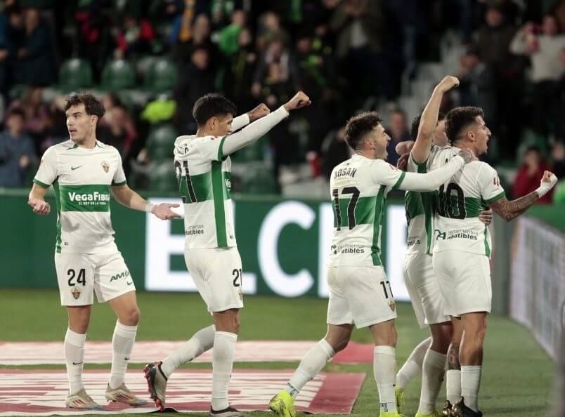  Los jugadores del Elche celebrando un gol ante el Racing