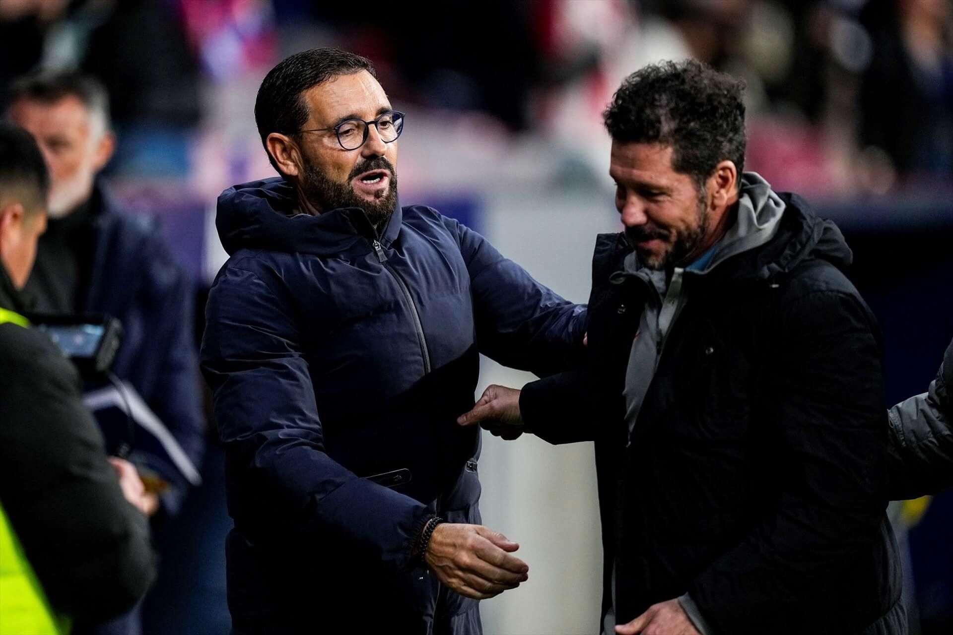 José Bordalás saludando a Simeone antes del Atlético-Getafe.
