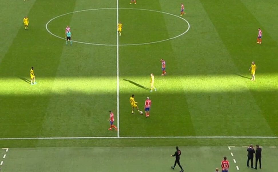  Rodrigo Riquelme, en la parte inferior de la imagen, preparado para entrar al campo (Movistar +)