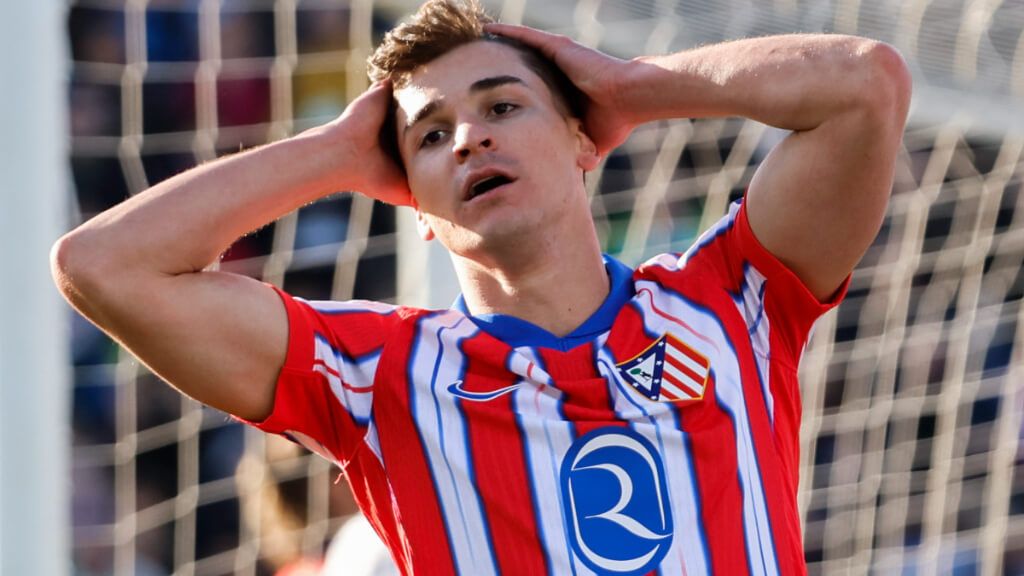 Julián Álvarez lamentándose en Butarque