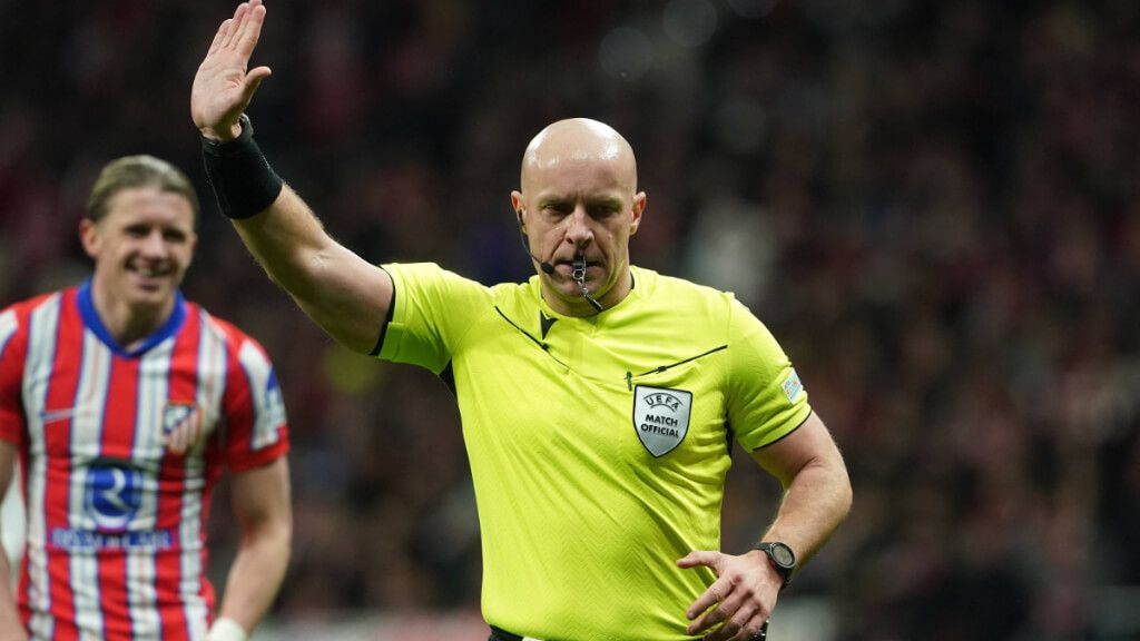  El asistente de VAR que señaló el polémico penalti de Julián Álvarez, a la nevera (foto: Cordo