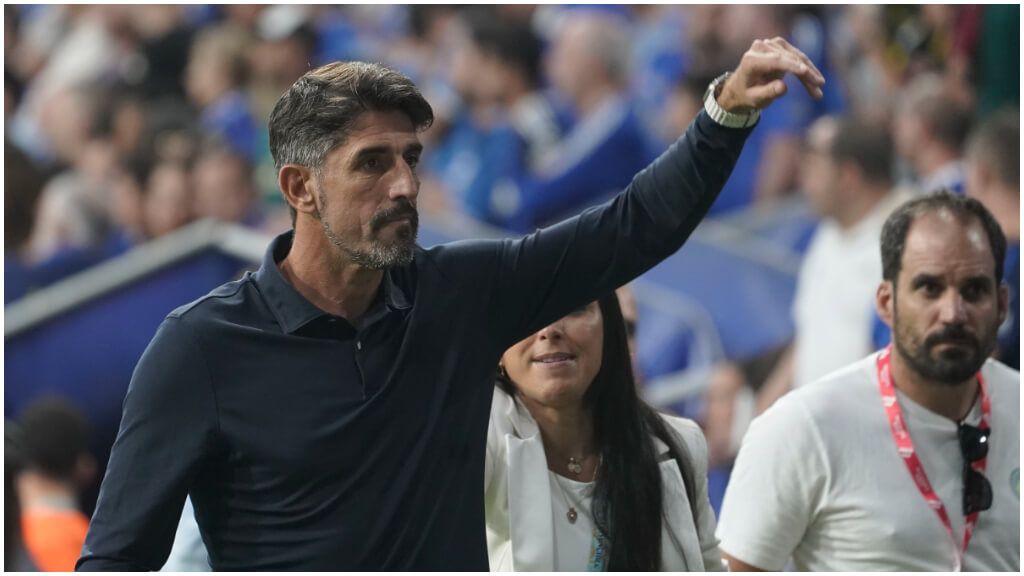  Veljko Paunovic, en el Real Oviedo - Real Madrid. (EFE).