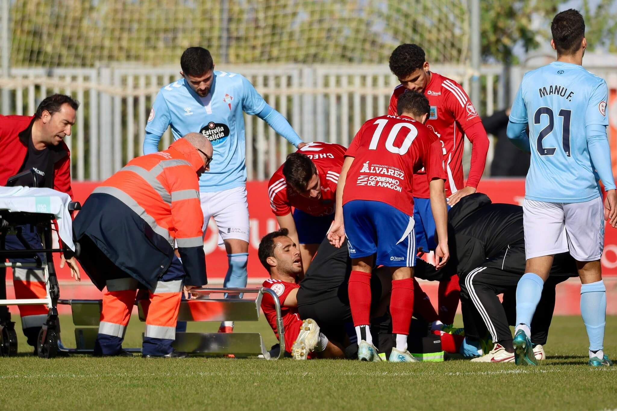 Cubillas, lesionado tras la entrada de Burcio.