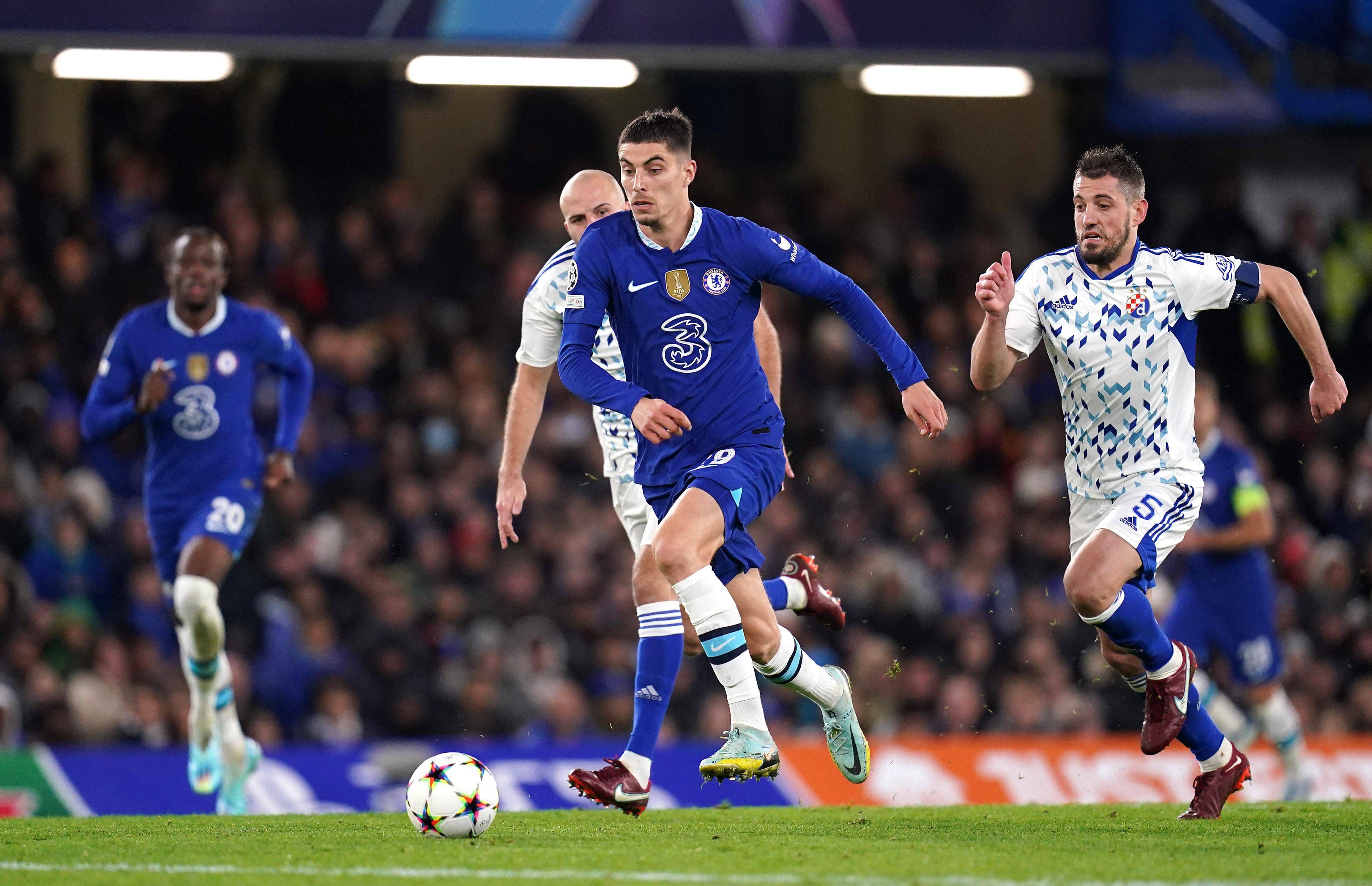 Havertz se marcha un balón en el Chelsea-Dinamo (FOTO: Cordón Press).